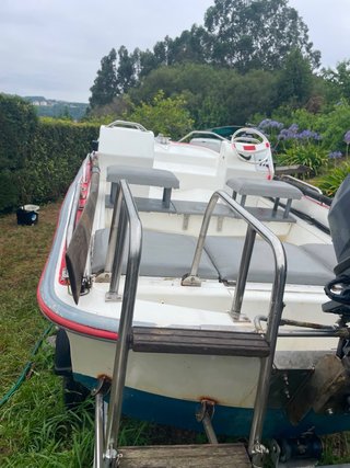 Planeadora con motor y remolque
