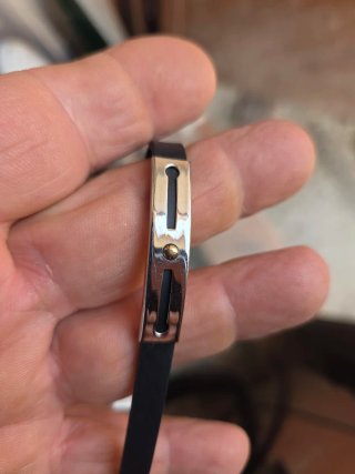 Bracciale caucciù con inserto oro