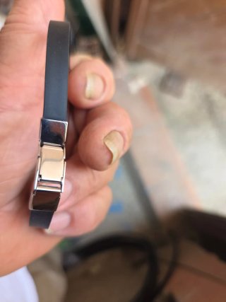 Bracciale caucciù con inserto oro