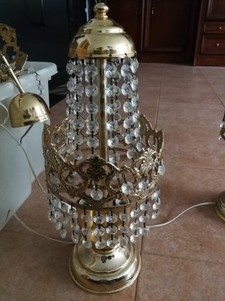Lámpara de techo y 2 mesita de noche doradas