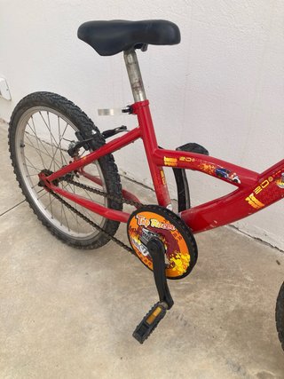 Bicicleta infantil roja