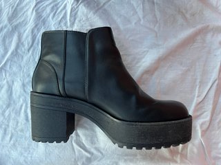 Botines negros piel plataforma tacón ancho Bershka