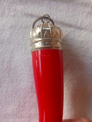 Portafortuna cornetto rosso con corona