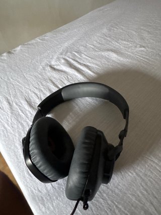 Cascos negros y naranjas