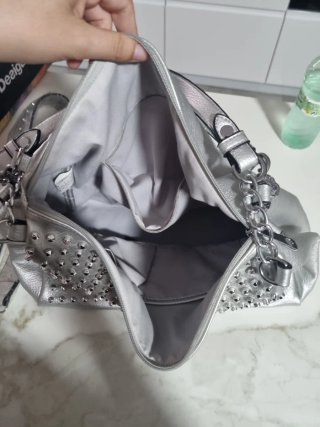Bolso Plateado Tachuelas