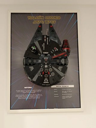 Lote Marco Expositor y Halcón Oscuro Star Wars