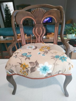 Silla retro de madera y tela