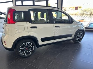 FIAT PANDA HYBRID AÑO 2022 65.000KM