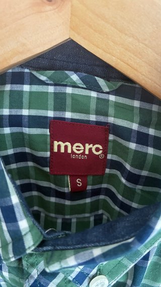 Camisa de cuadros verde, azul y blanca