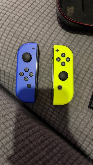 Nintendo Switch + Soporte TV y Cables