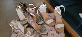 Cuñas de verano doradas, plateadas y blancas