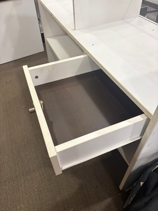 Mostrador blanco