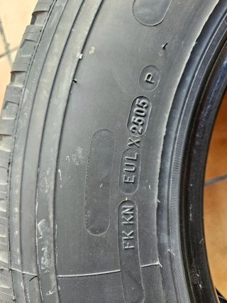 Neumático 215/75 R16C