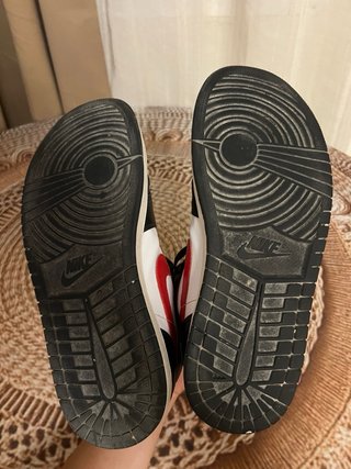 Air Jordan 1 Mid Chicago Negro Rojo