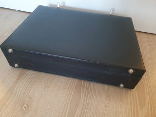 Maletín clásico negro con combinación numérica