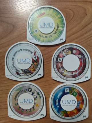 Lote 5 UMD PSP: Yu-Gi-Oh!, Ratchet & Clank, Naruto