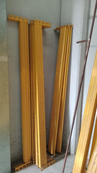 Largueros para estanterías metálicas. No envío.