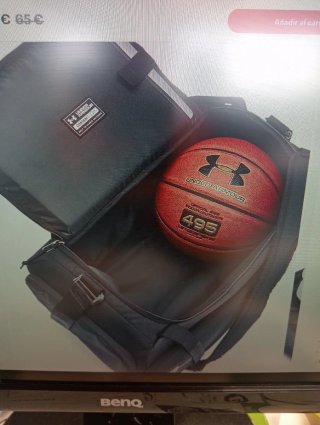 Mochila Under Armour 40L Negra y Dorada
