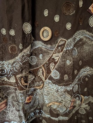 Vestido marrón chocolate con estampado étnico
