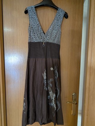 Vestido marrón chocolate con estampado étnico