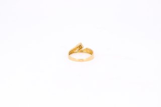 Anillo de oro de 18k con diamantes. Ref:076-01-00559
