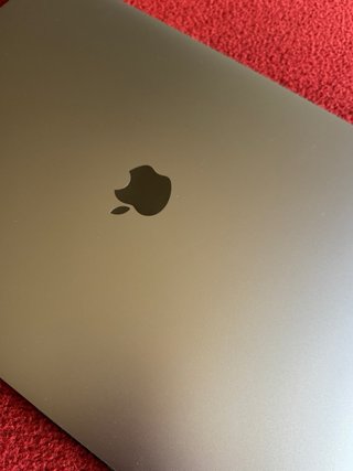 MacBook Pro 16' Touch Bar Plata