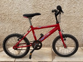Bicicleta infantil roja