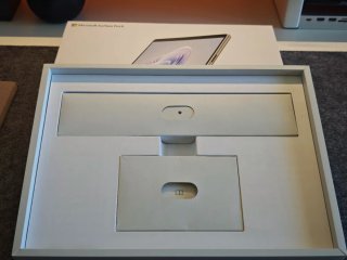 Surface Pro 9 i5 16GB + 1TB Ancora in Garanzia, Pacco