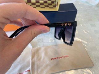 Occhiali da sole Louis Vuitton neri e oro