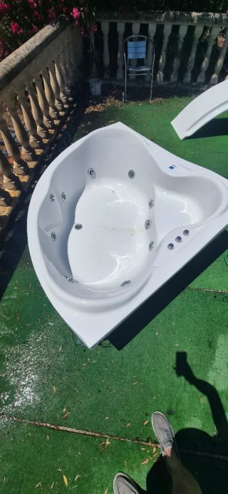 Jacuzzi blanco acrílico sin usar