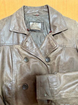 Chaqueta de piel marrón