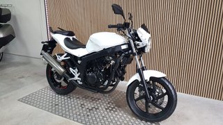 HYOSUNG GT 125 COMET