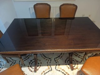 Mesa de comedor de madera con 6 sillas