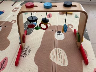 Gimnàs infantil de fusta (ikea)