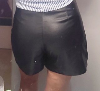 Falda pantalón efecto piel negra