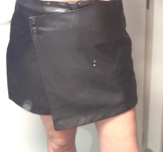 Falda pantalón efecto piel negra