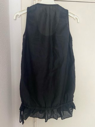 Blusa negra con volantes