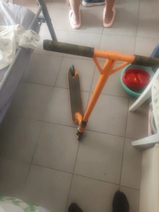 Patinete de salto naranja para niño