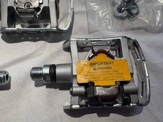 Pedales Shimano + Calas 1 juego + 1L