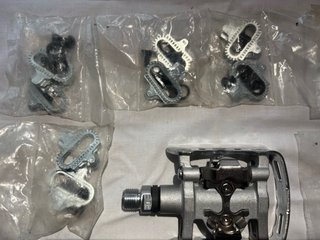 Pedales Shimano + Calas 1 juego + 1L