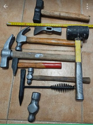 Lote 8 martillos y 1 maceta