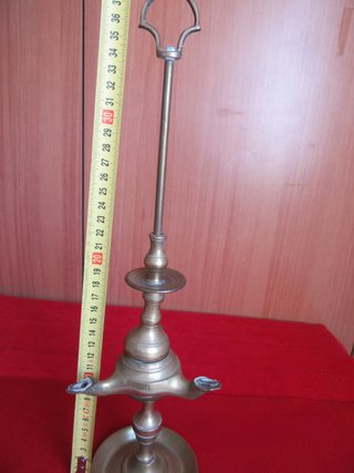 Candil antiguo de metal dorado