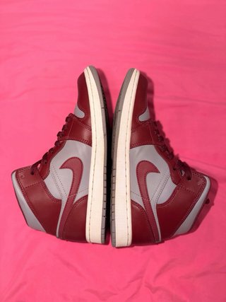 Zapatillas Jordan Mid Rojo Vino y Gris