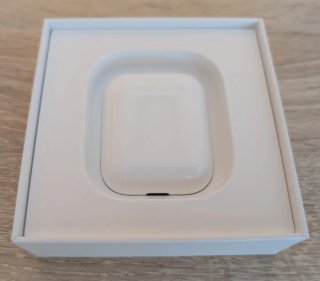 Auriculares Apple AirPods con estuche