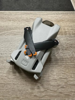 DJI Mini 3 con control DJI RC
