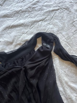 Blusa halter Mango negra con brillo