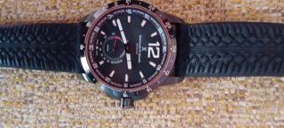 Reloj de pulsera / A wristwatch Cuatro relojes