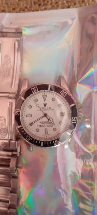 Reloj de pulsera / A wristwatch Cuatro relojes
