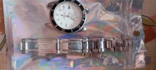 Reloj de pulsera / A wristwatch Cuatro relojes