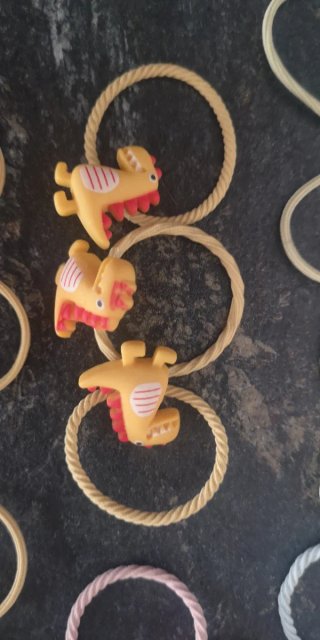 Gomillas pelo infantil con figuras